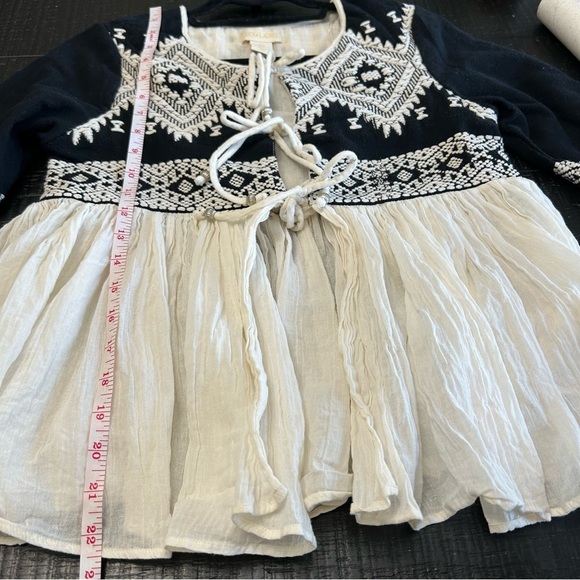 Lucy and Laurel Tribal Boho Embroidered Blouse - Picture 4 of 11